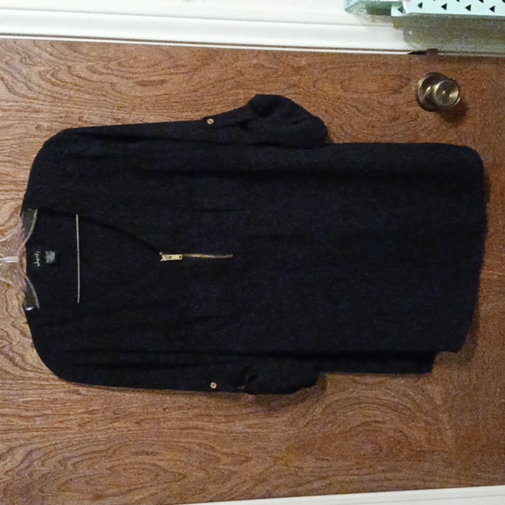 Justify L black crepe blouse, zip placket roll up 3/4 sleeves good condition